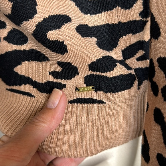 NWT Guess off the shoulder Leopard sweater Size Medium - Picture 4 of 12